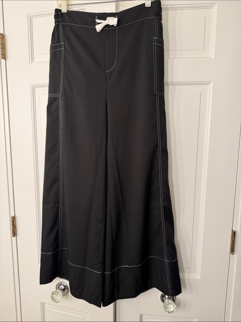 Black Wide-Leg Top Stitch-Detail Pants
